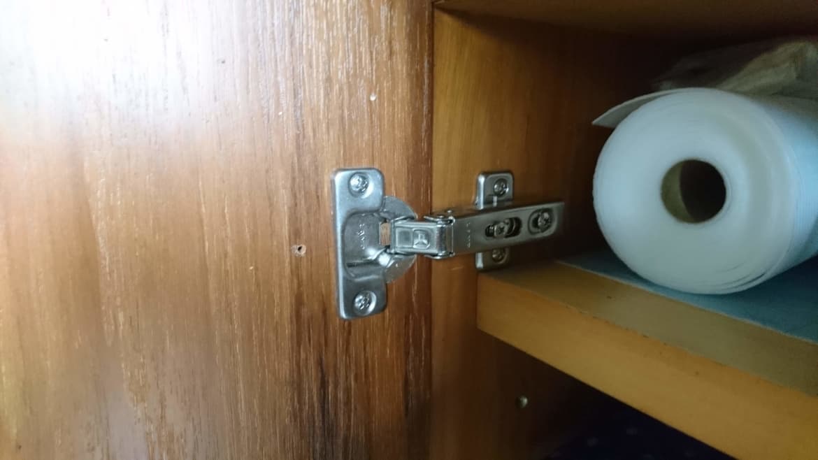 蝶番の調整・交換なら大治町の建具修理の窓口大治町